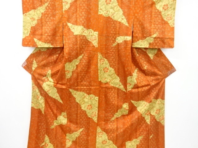 逆雲取りに花模様小紋着物